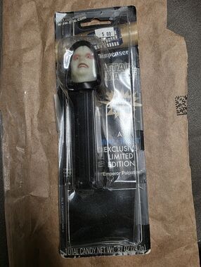 2005 Star Wars Emperor Palpatine PEZ dispenser